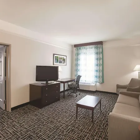 La Quinta By Wyndham Mansfield Tx Hotel Exterior photo